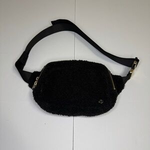 Lululemon Everywhere Fleece Belt Bag Black Gold Zipper Sherpa Crossbody